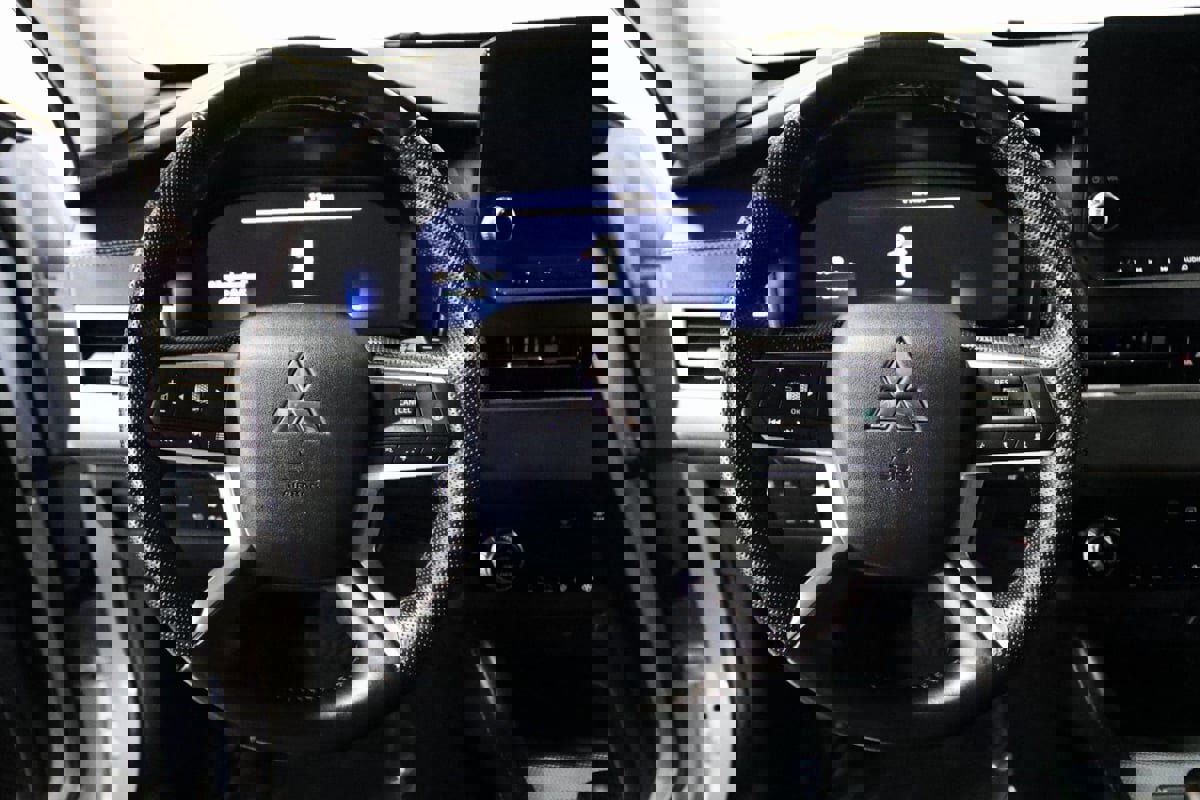 Used 2024 Mitsubishi Outlander 4WD Plug-In Hybrid image 43