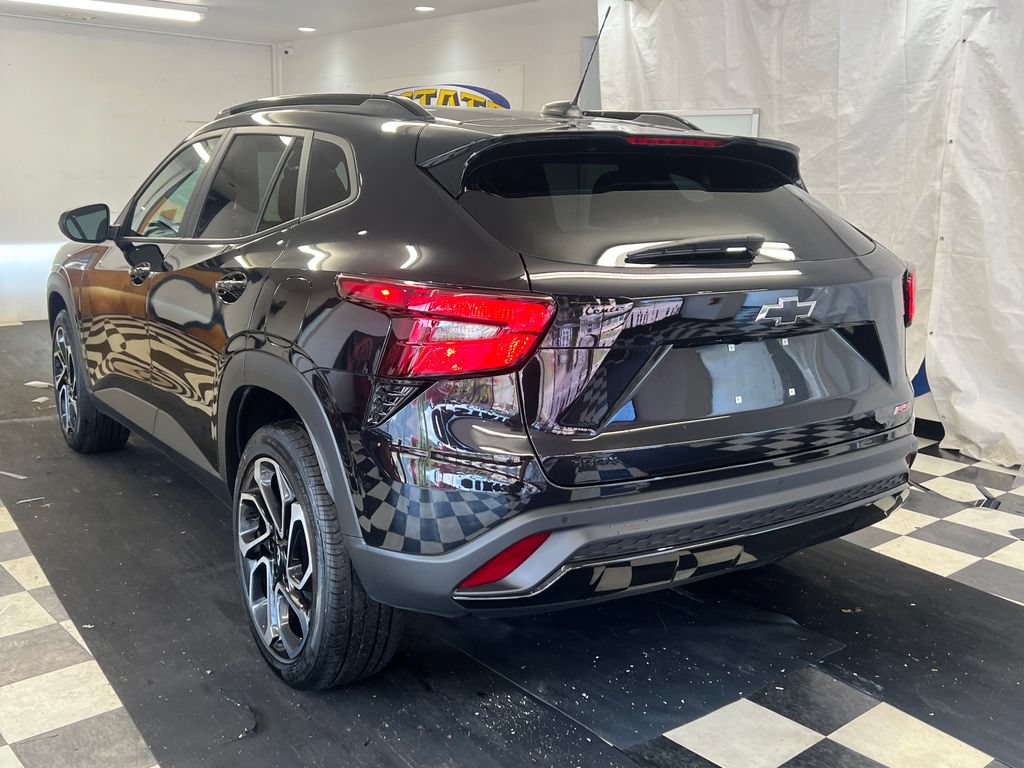 Used 2024 Chevrolet Trax RS w/ Driver Confidence Package FWD image 9