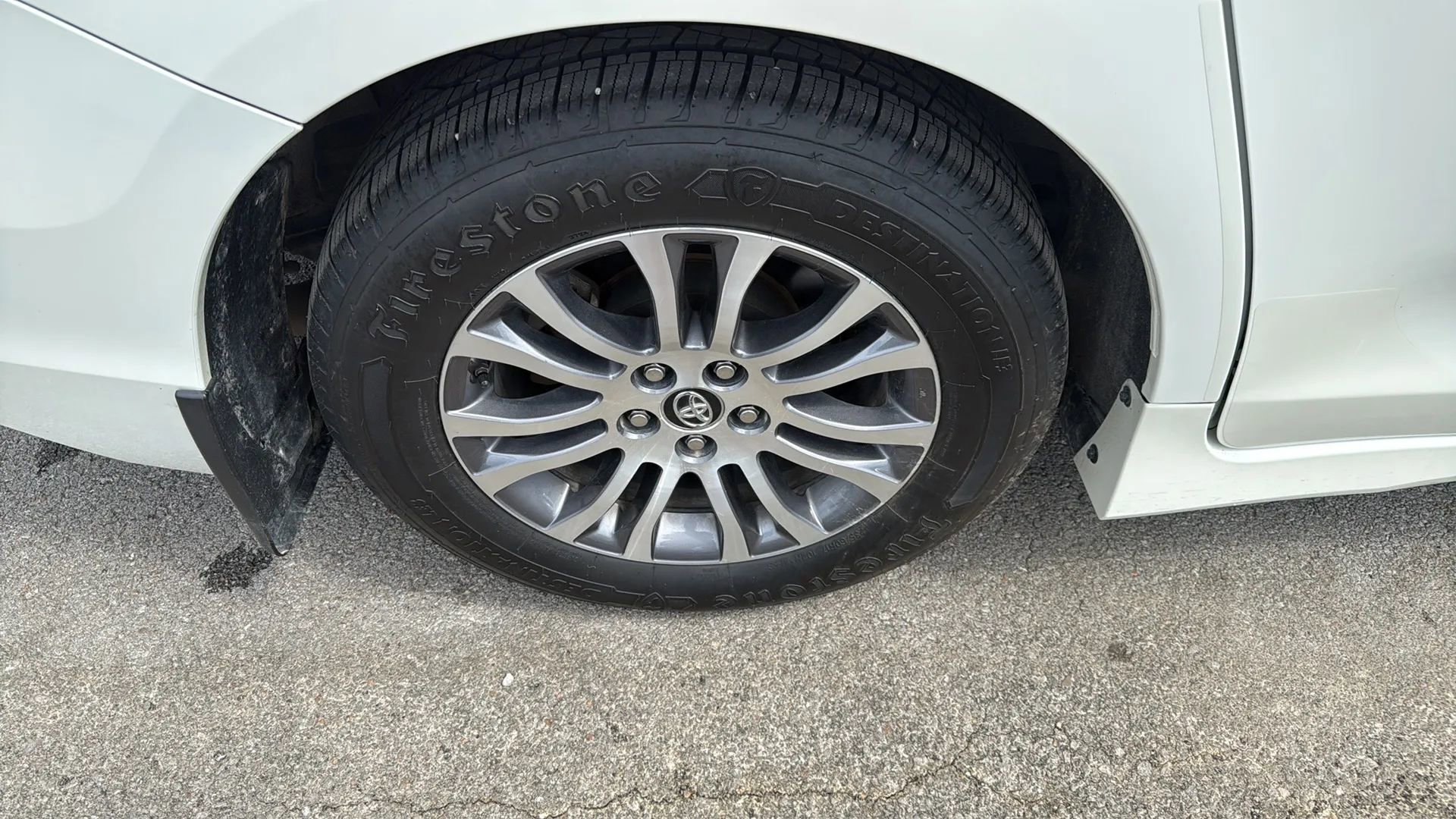 Used 2019 Toyota Sienna XLE image 35