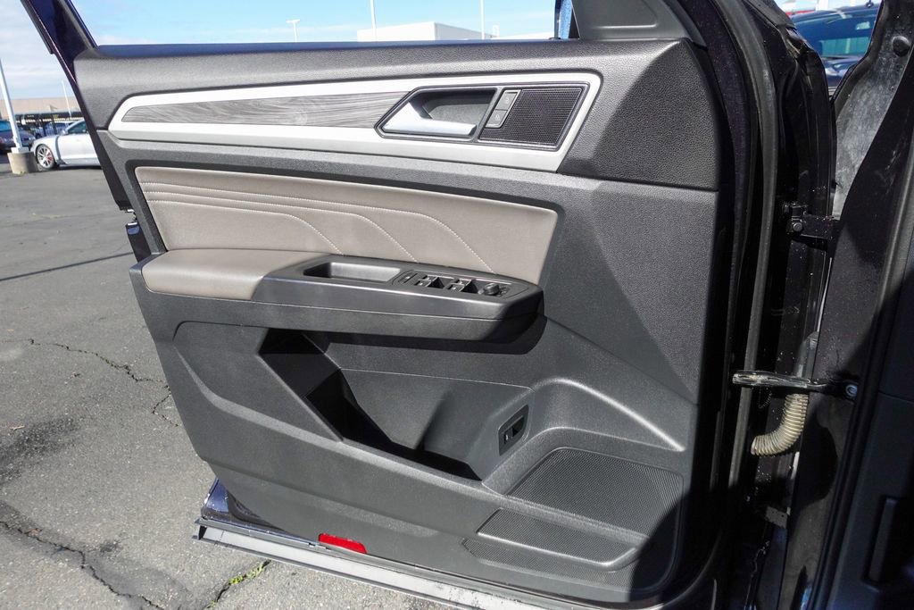 Used 2021 Volkswagen Atlas Cross Sport SE image 22