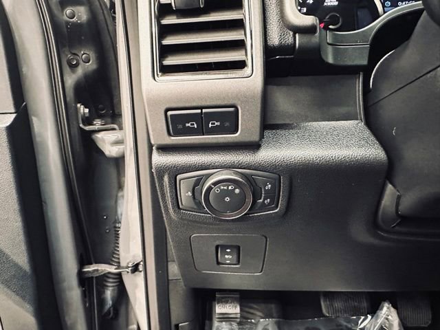 Certified 2018 Ford F150 Raptor w/ Equipment Group 802A Luxury image 38