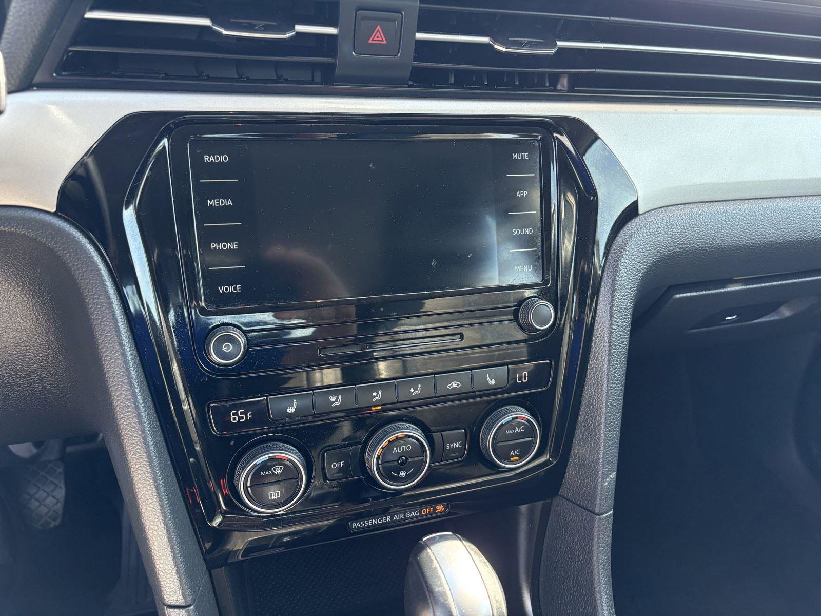 Used 2021 Volkswagen Passat 2.0T SE FWD image 16