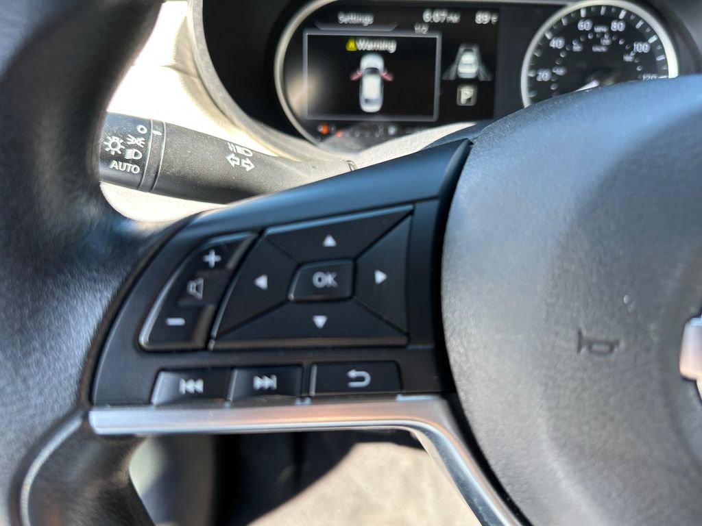 Used 2022 Nissan Versa SV w/ Trunk Package FWD image 22