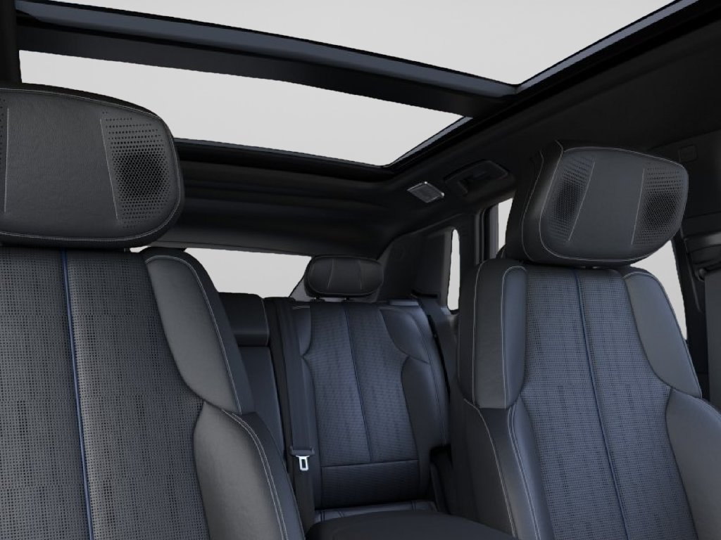 New 2027 Cadillac Lyriq Premium Luxury w/ LPO, Floor Liner Package AWD/4WD image 24