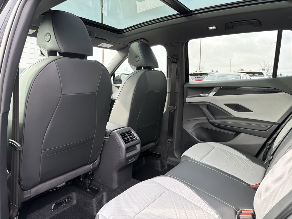 New 2026 Volkswagen Tiguan SE R-Line image 13