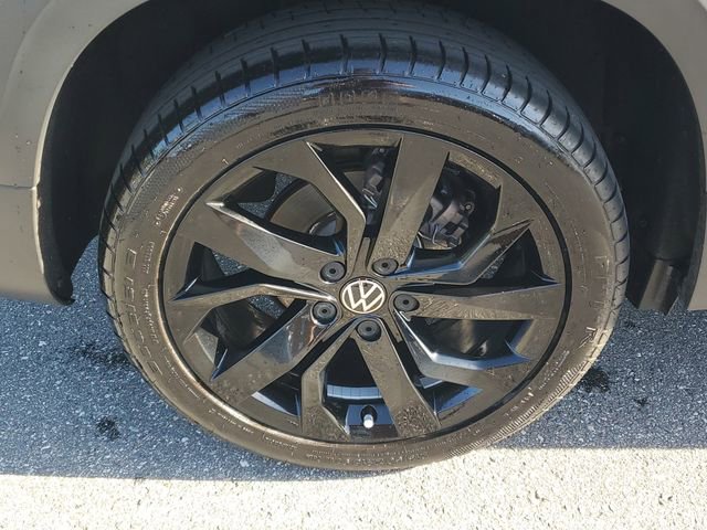 Certified 2023 Volkswagen Taos SE w/ Black Wheel Package FWD image 5