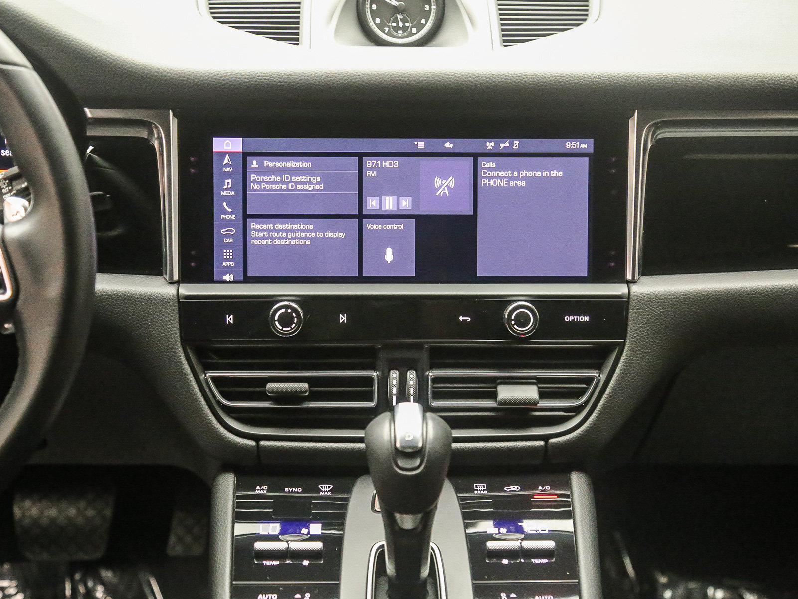 Certified 2023 Porsche Macan AWD/4WD image 17