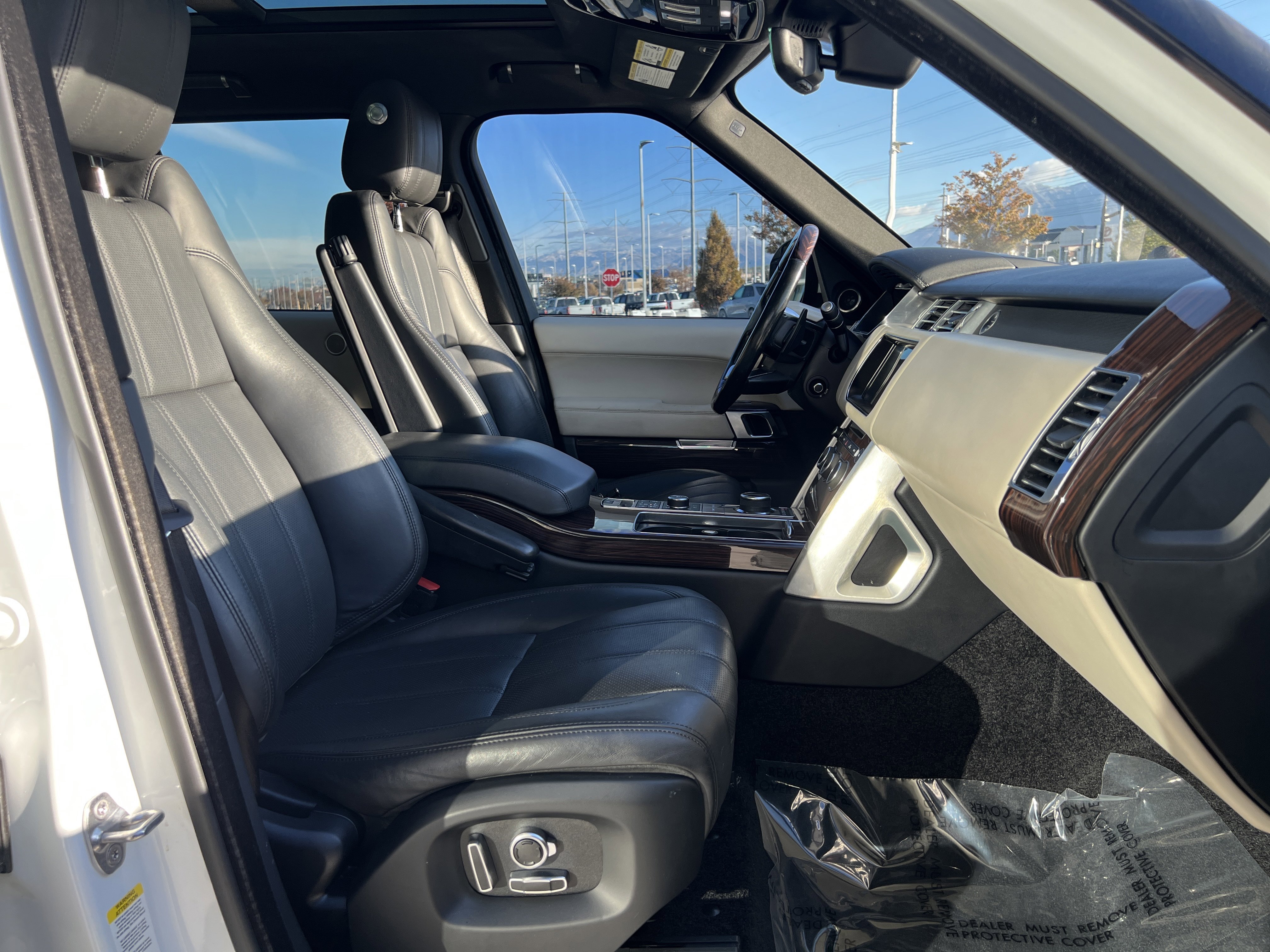 Used 2017 Land Rover Range Rover Supercharged image 28
