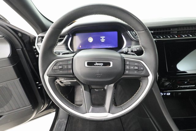 Used 2023 Jeep Grand Cherokee Altitude image 13