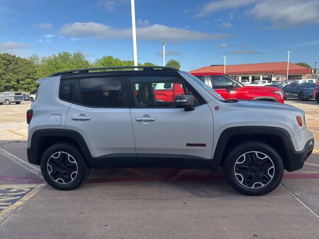 Used 2015 Jeep Renegade Trailhawk w/ Premium Leather Group AWD/4WD image 4