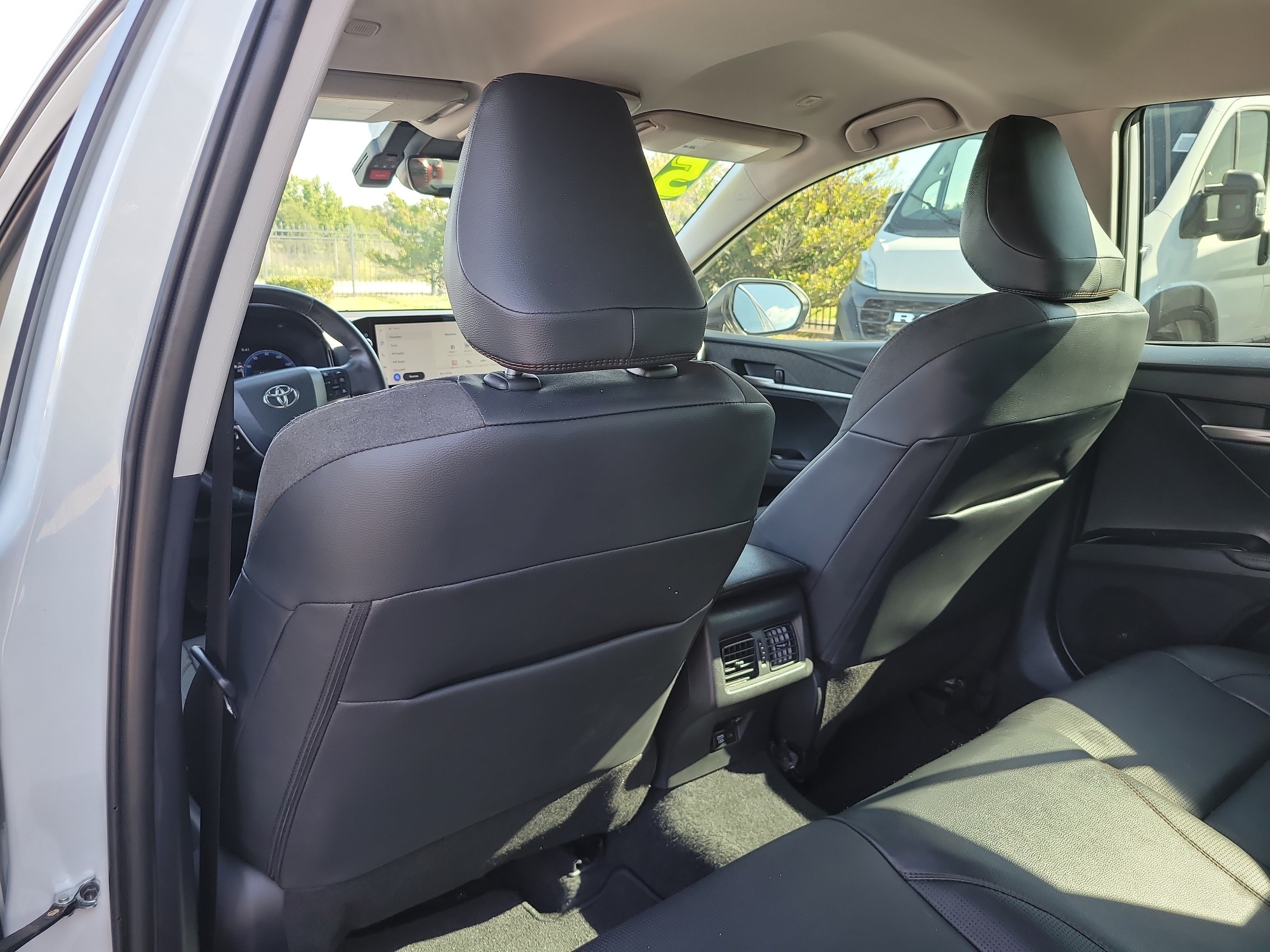 Used 2025 Toyota Camry XLE FWD image 12