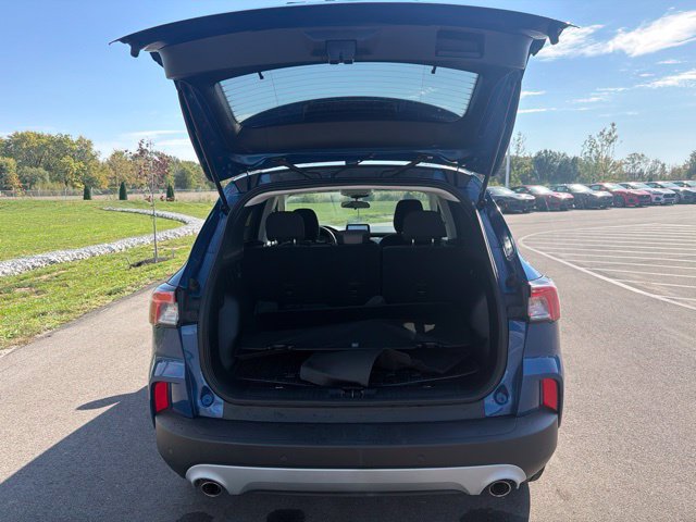 Used 2022 Ford Escape SE w/ Cold Weather Package FWD image 11