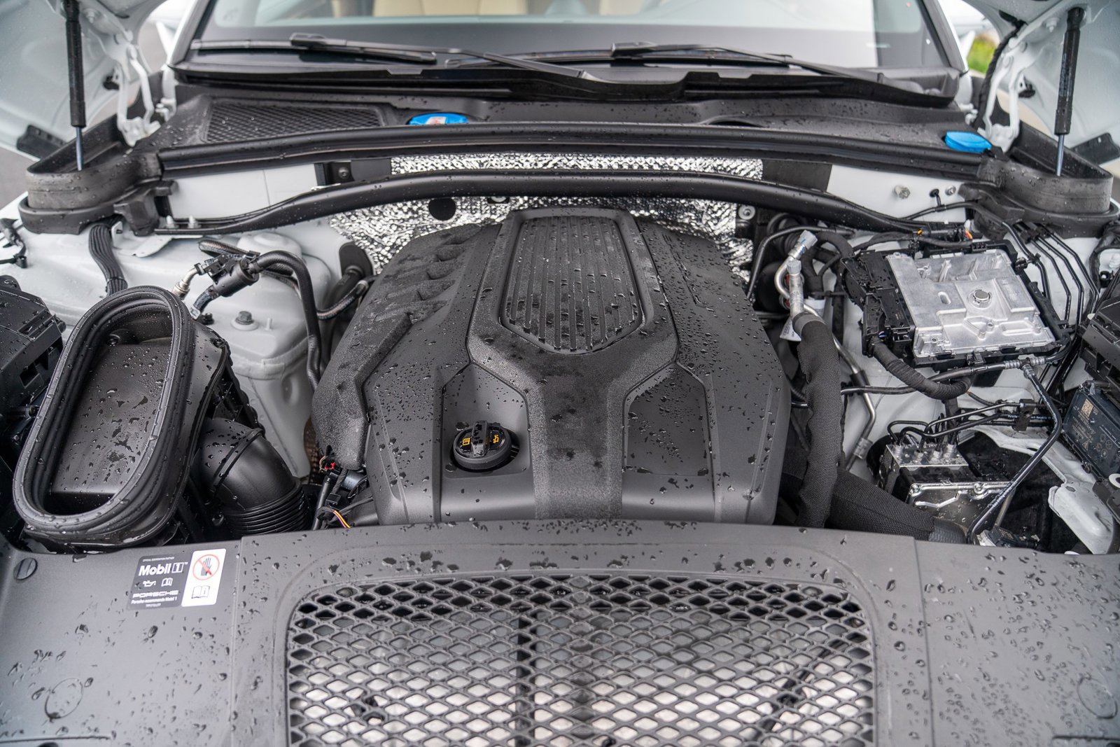 Used 2025 Porsche Macan image 28