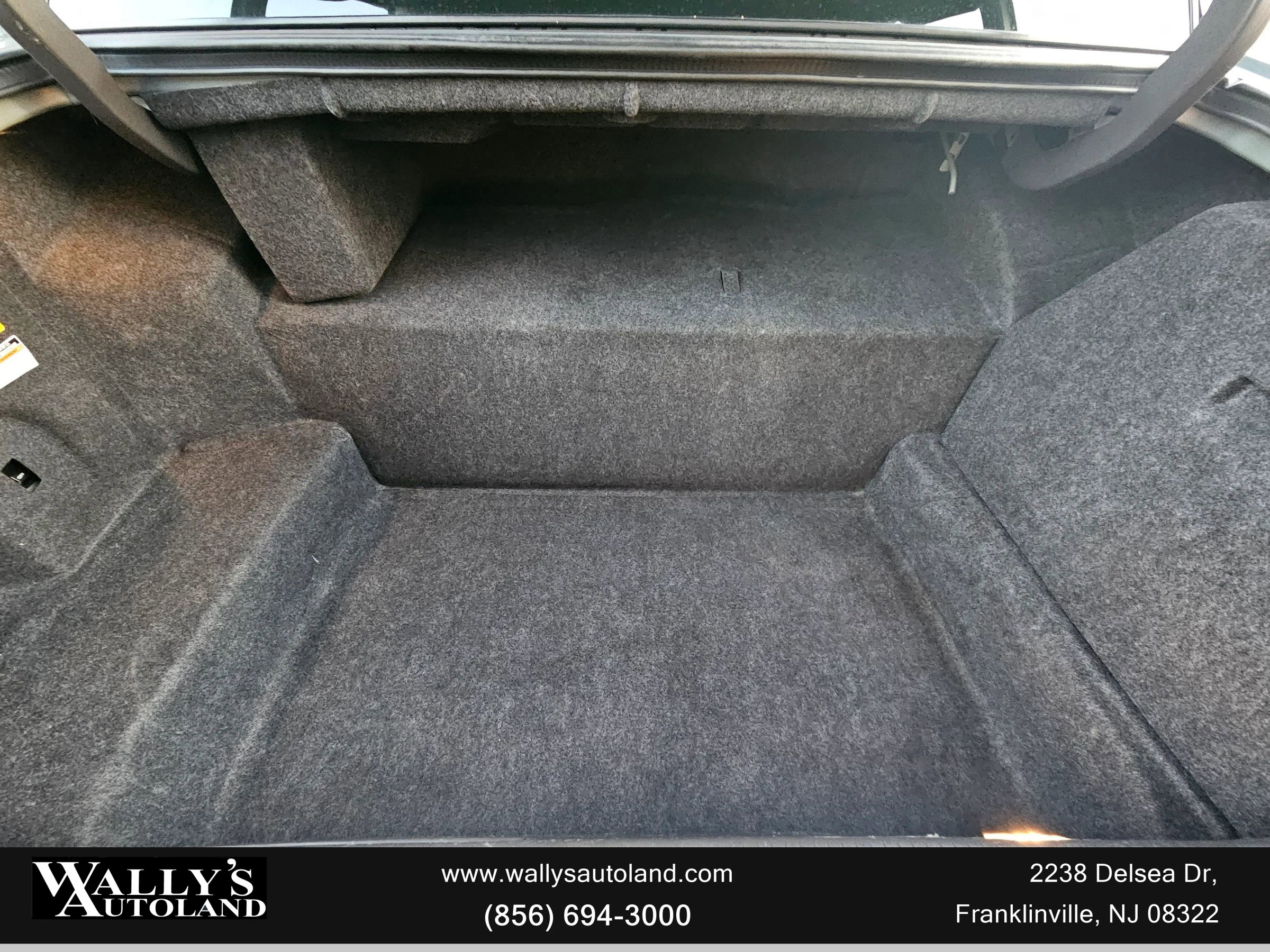 Used 2009 Lincoln Town Car Signature Limited image 31