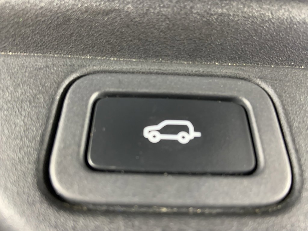 Used 2016 Land Rover Range Rover HSE image 11