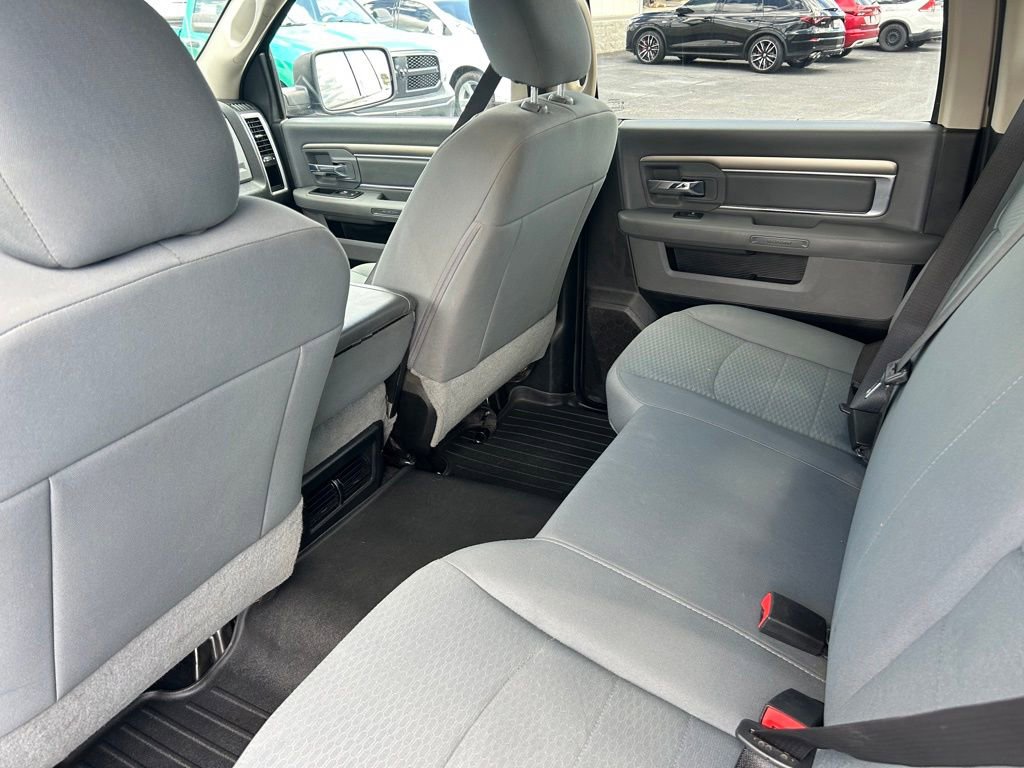 Used 2018 RAM 1500 Classic SLT AWD/4WD image 30