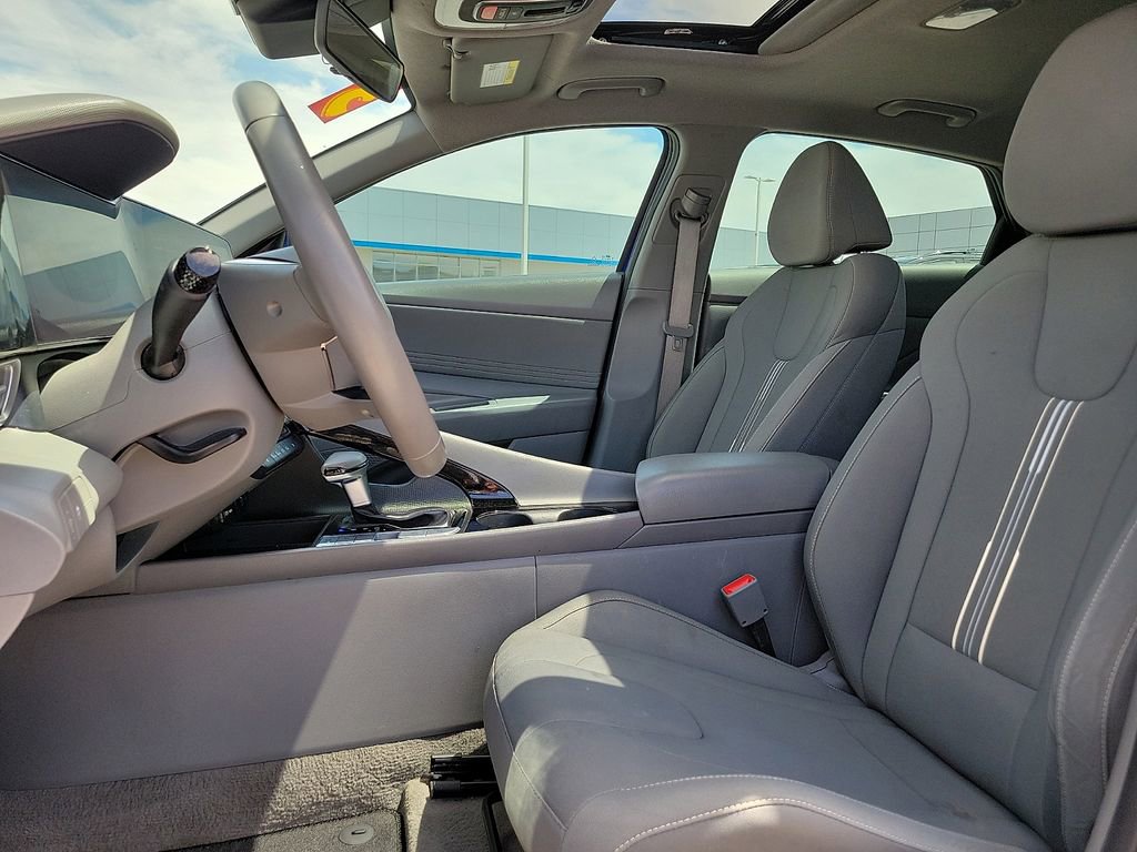 Used 2025 Hyundai Elantra SEL FWD image 19
