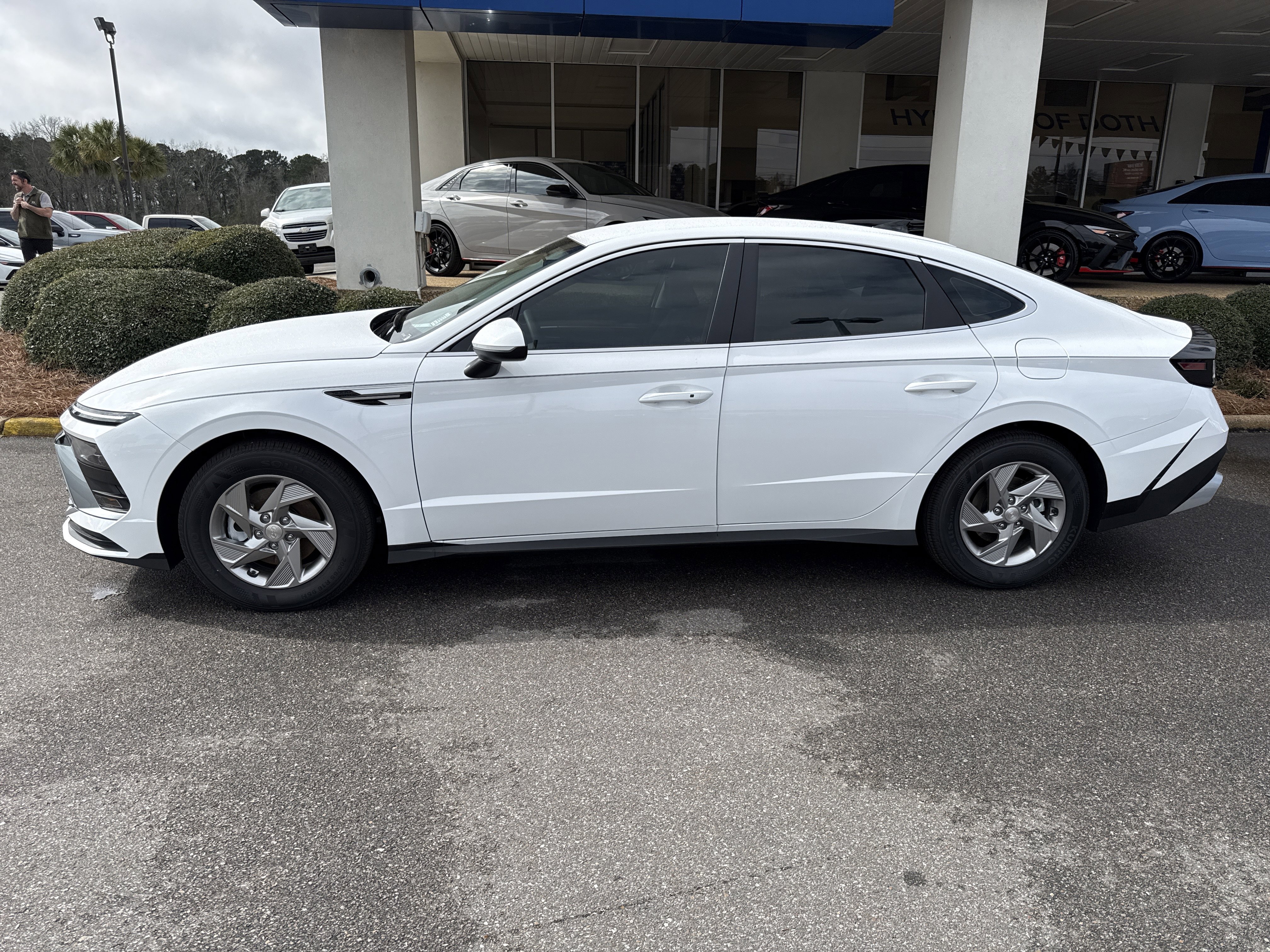 New 2026 Hyundai Sonata SE FWD image 2