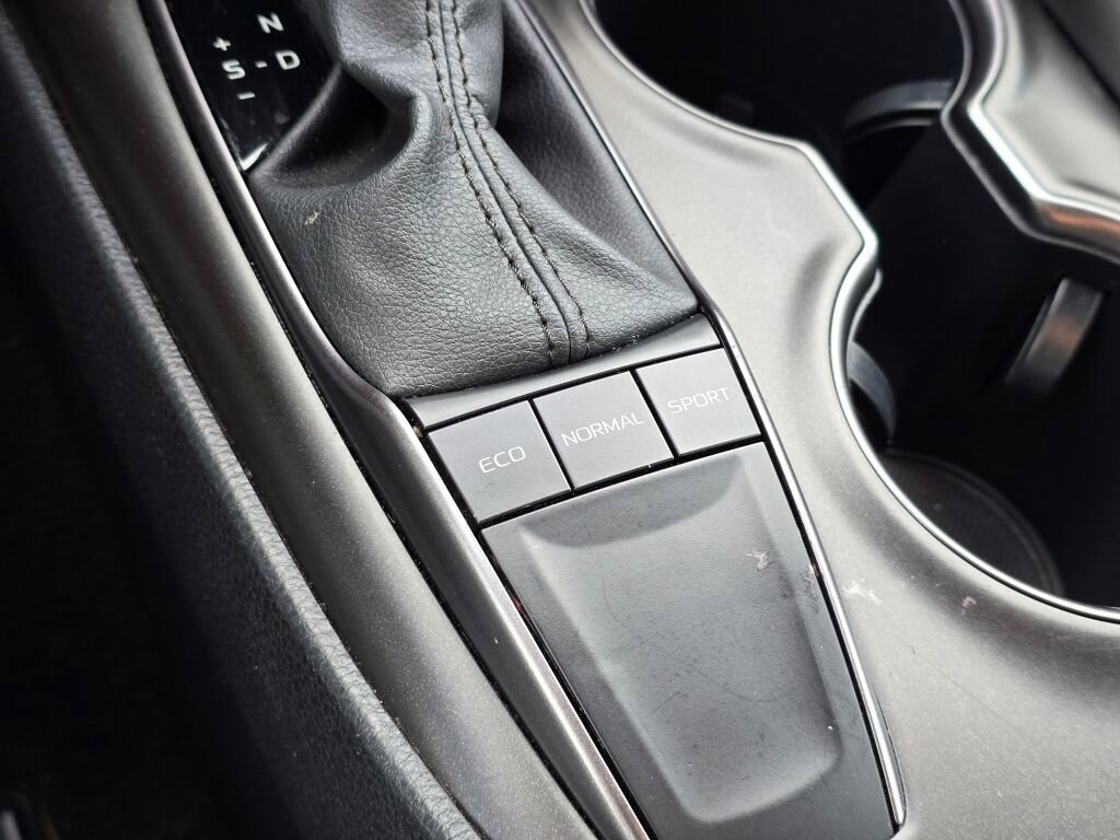 Used 2024 Toyota Camry SE image 33