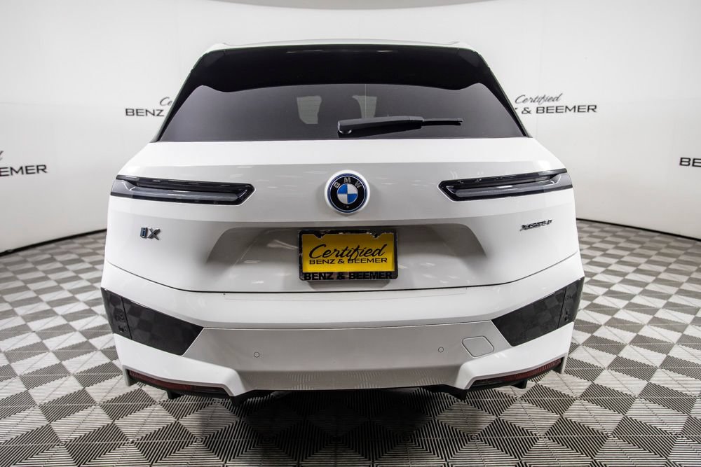 Used 2024 BMW iX xDrive50 w/ Sport Package AWD/4WD image 7