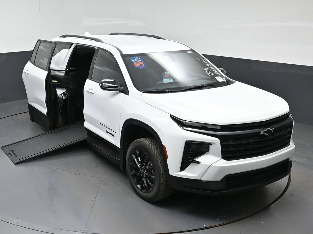 Used 2026 Chevrolet Traverse LT w/ Midnight/Sport Edition FWD image 26