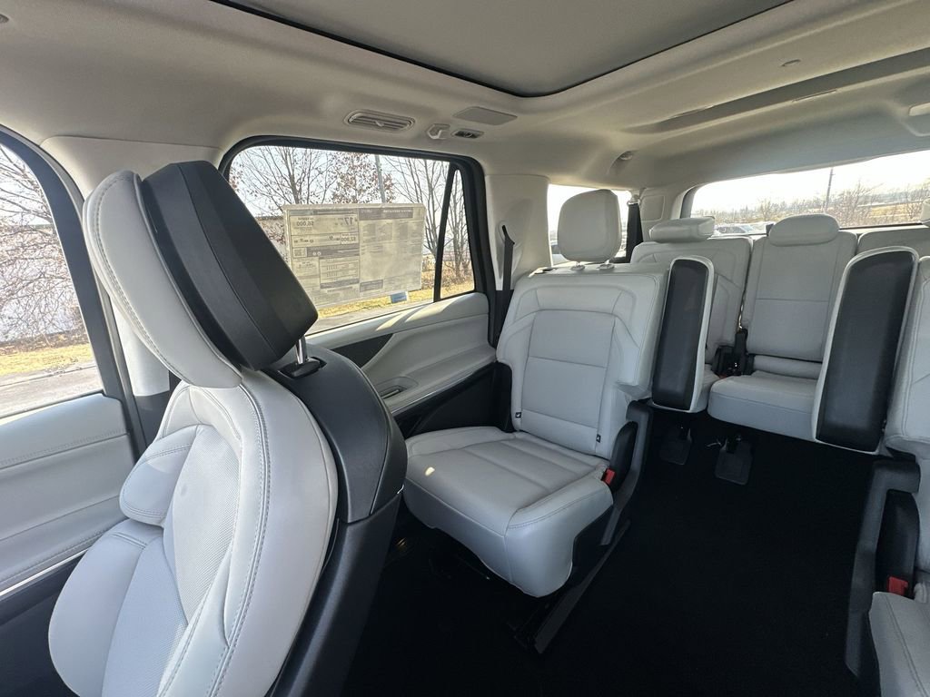 New 2026 Lincoln Navigator L Reserve AWD/4WD image 12