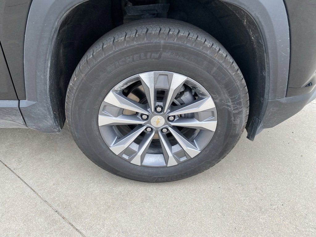 Used 2025 Chevrolet Equinox LT image 2