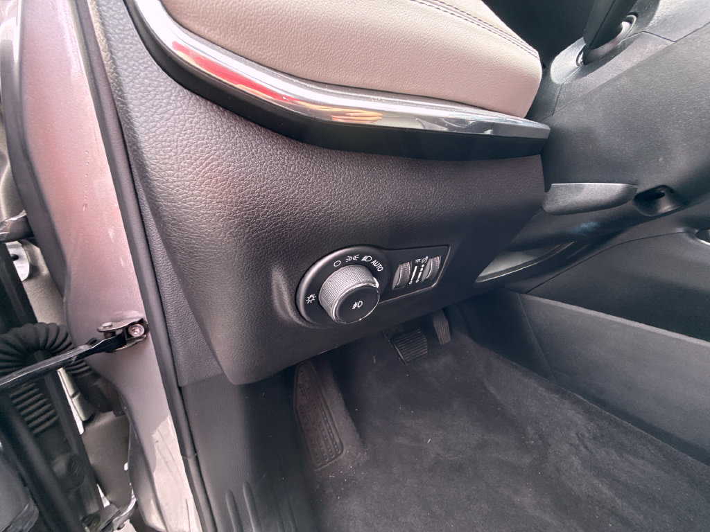 Used 2023 Jeep Compass Limited w/ Elite Group AWD/4WD image 19