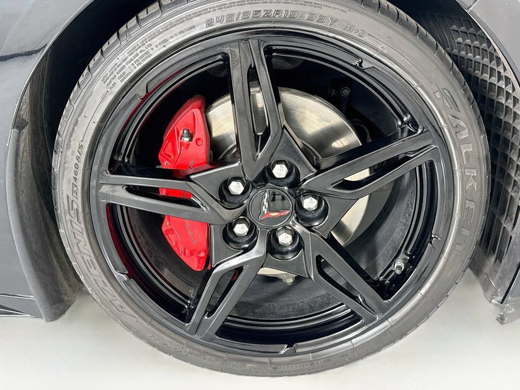 Used 2021 Chevrolet Corvette Stingray Coupe w/ Body-Color Dual Roof Package RWD image 27