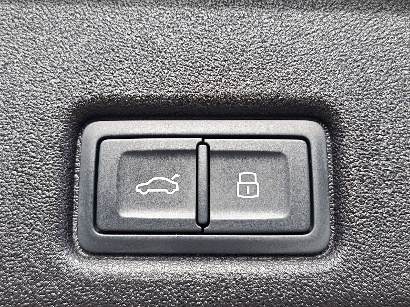 Certified 2025 Audi Q5 Prestige image 13