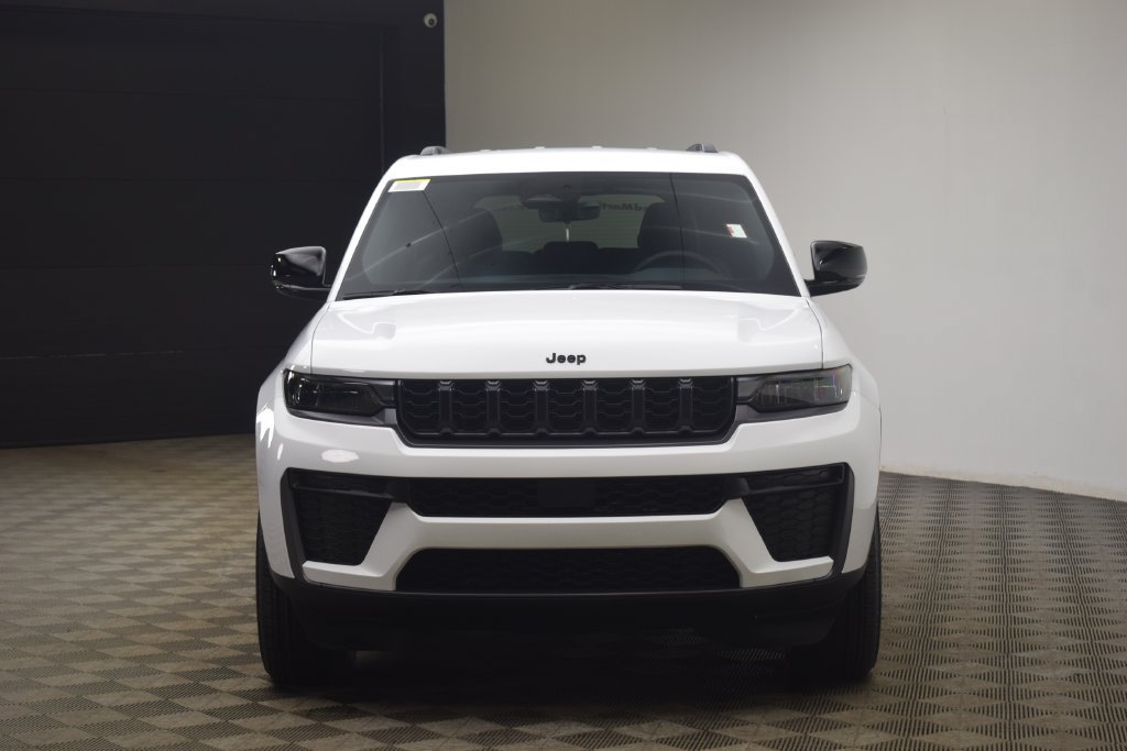 New 2026 Jeep Grand Cherokee Altitude AWD/4WD image 2