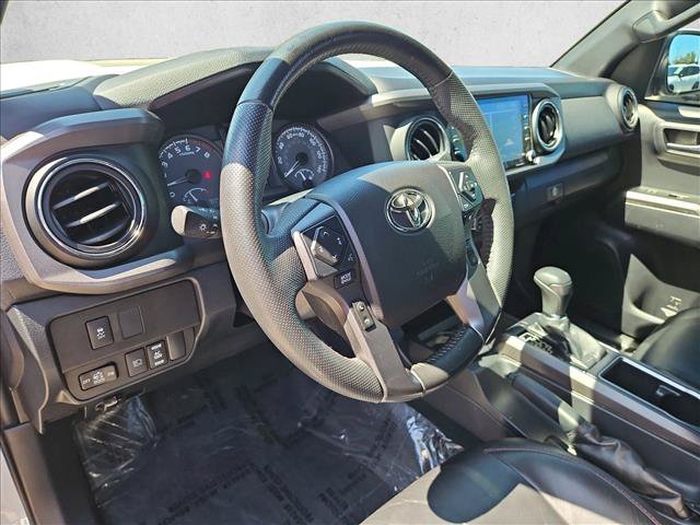 Used 2020 Toyota Tacoma TRD Off-Road w/ Technology Package AWD/4WD image 11