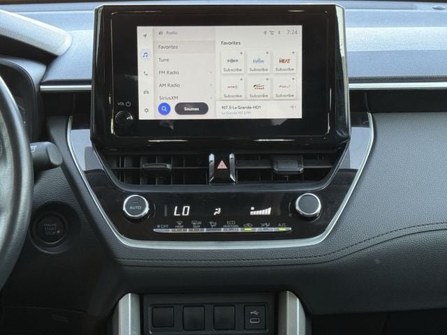 Used 2025 Toyota Corolla Cross LE FWD image 17