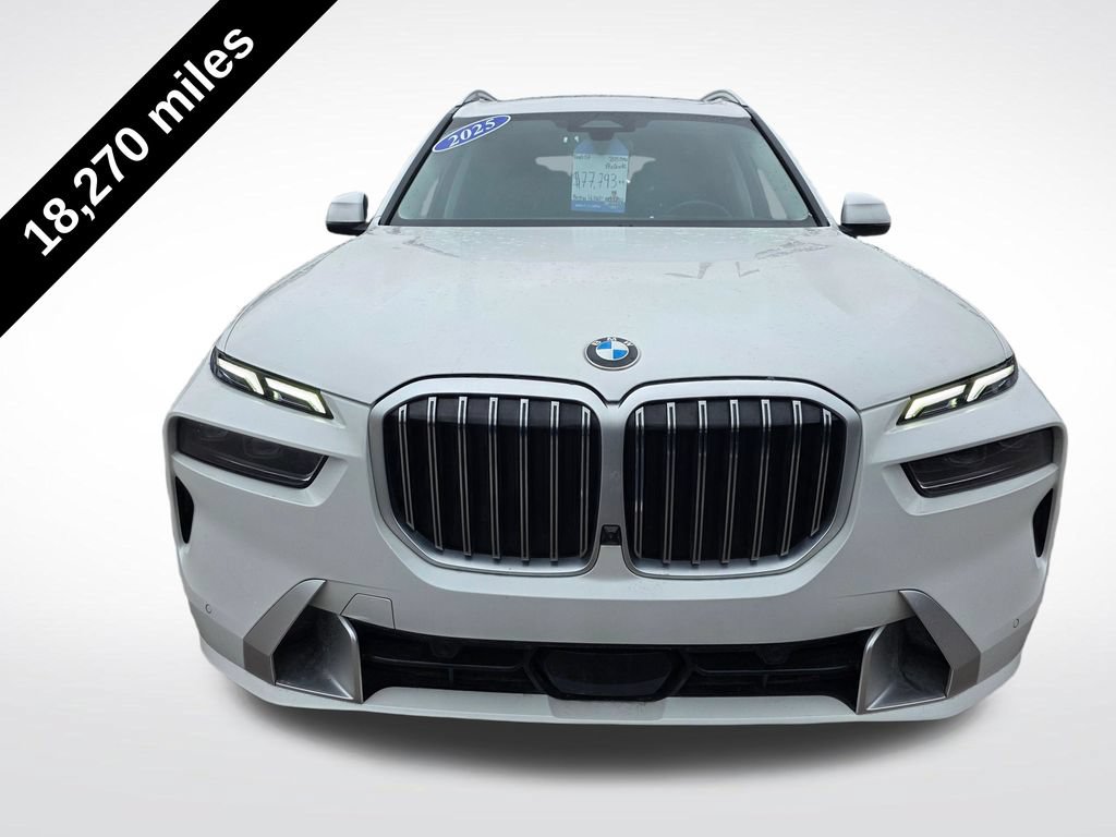 Used 2025 BMW X7 xDrive40i AWD/4WD image 3