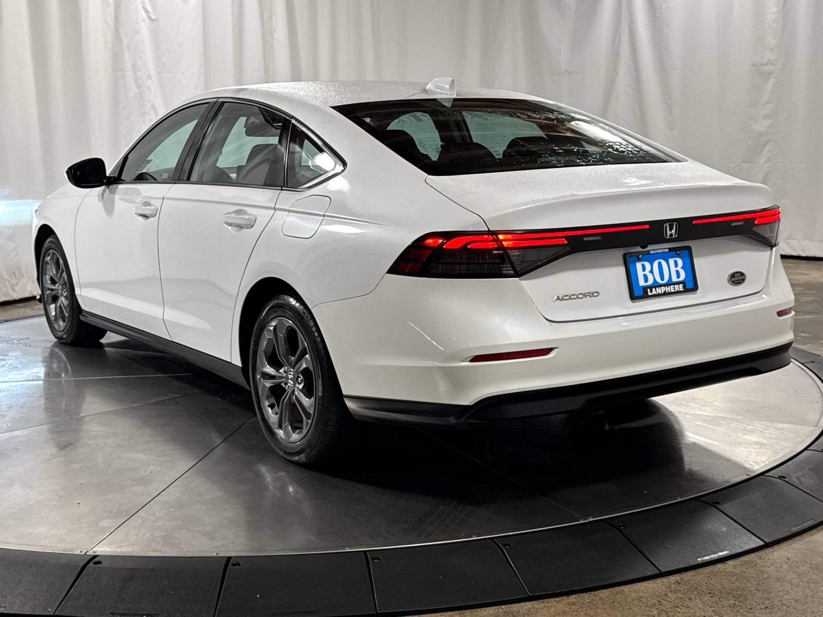 Used 2023 Honda Accord EX image 9