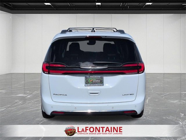 Certified 2023 Chrysler Pacifica Limited image 4
