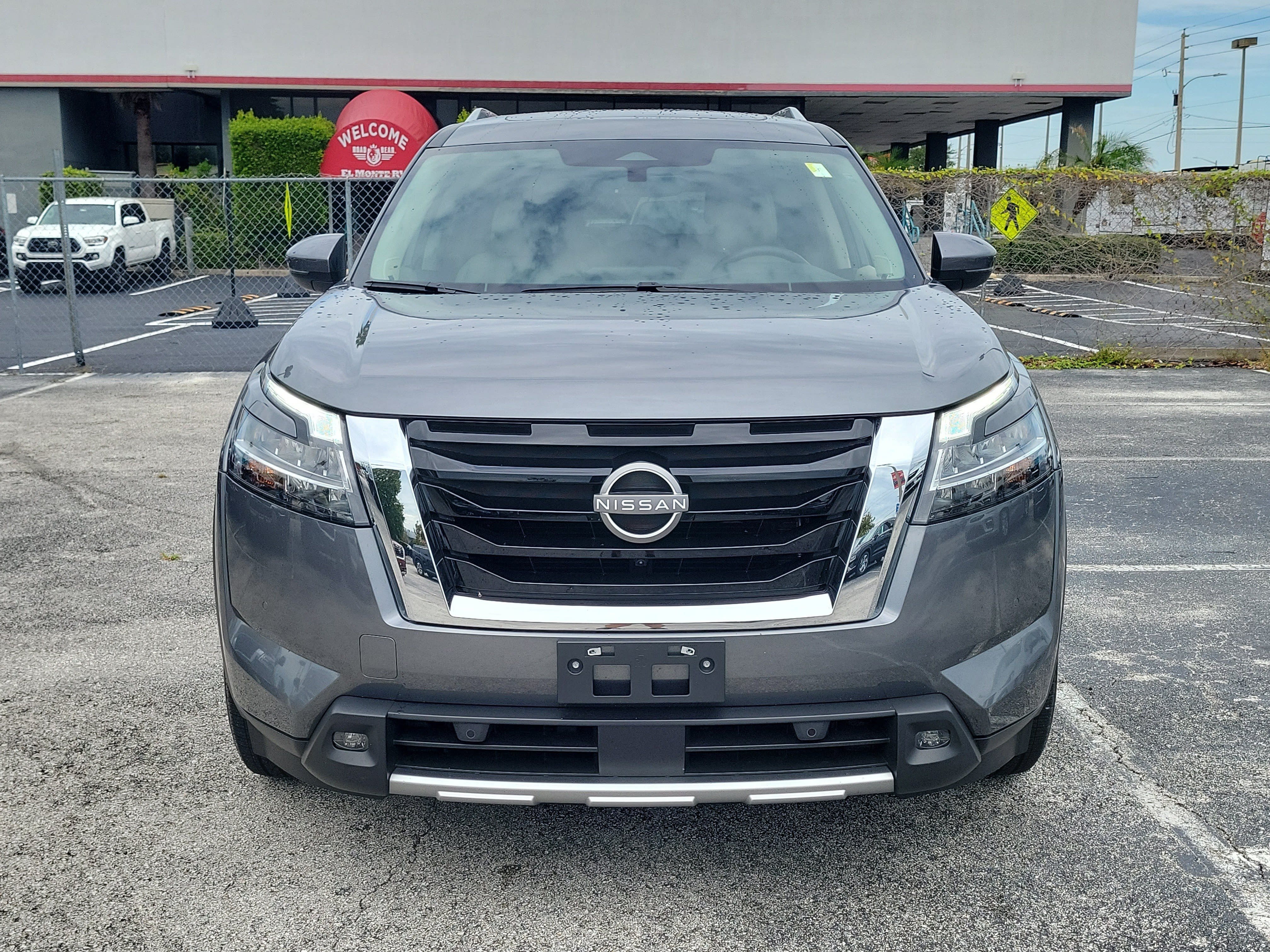 Certified 2024 Nissan Pathfinder SL w/ SL Premium Package FWD image 2