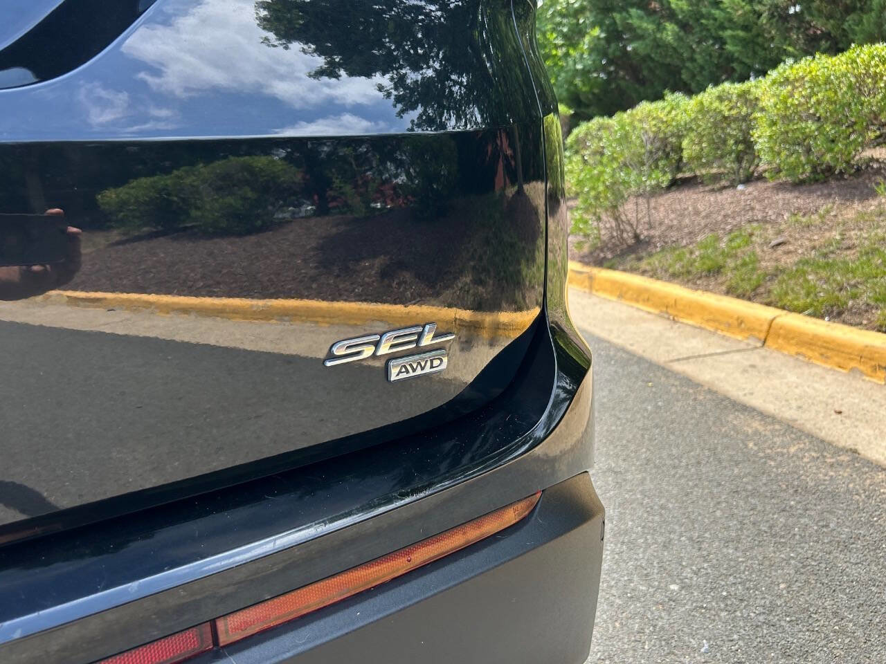 Used 2017 Ford Edge SEL w/ Equipment Group 201A image 4