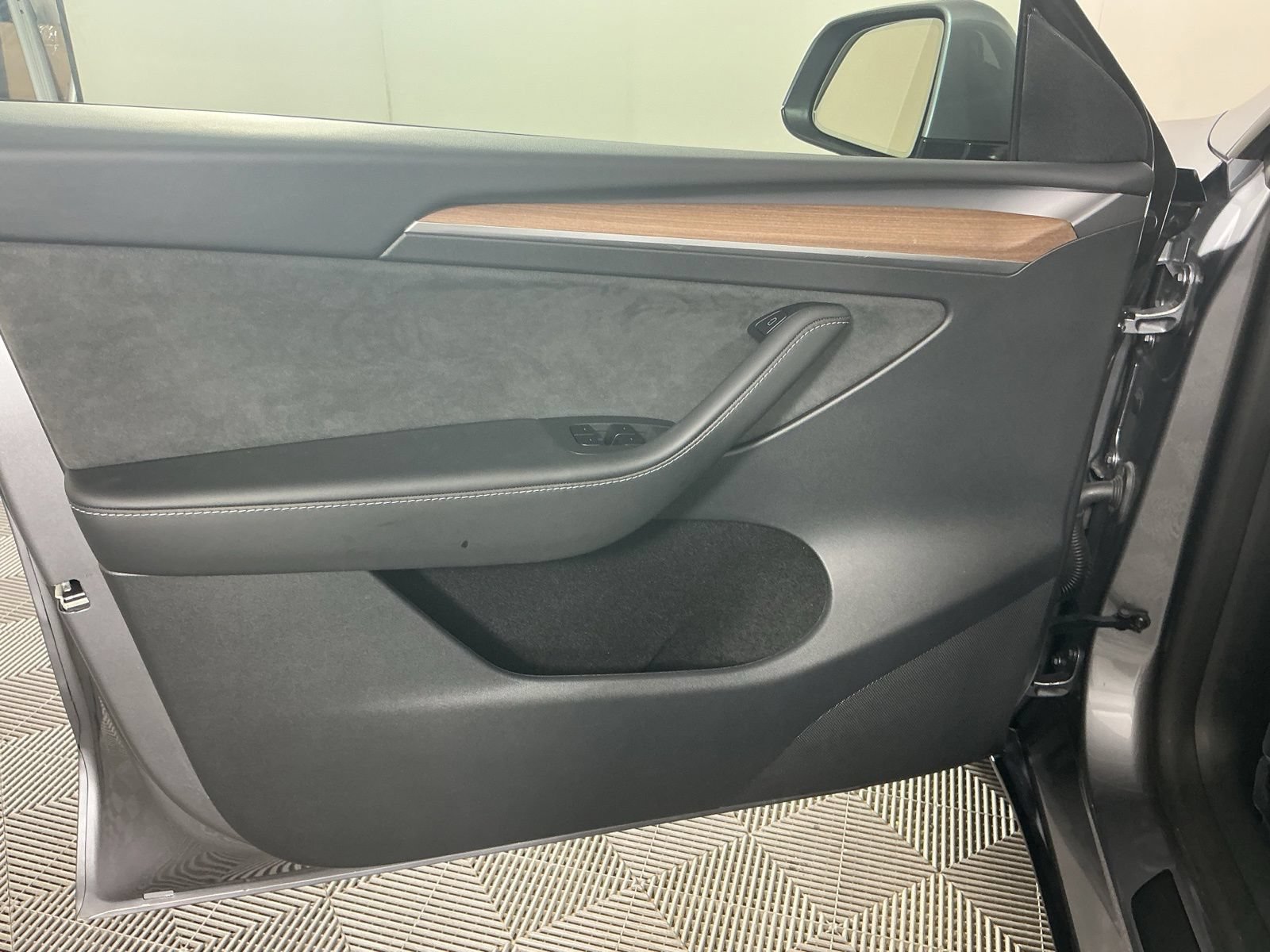 Used 2025 Tesla Model Y Performance AWD/4WD image 13