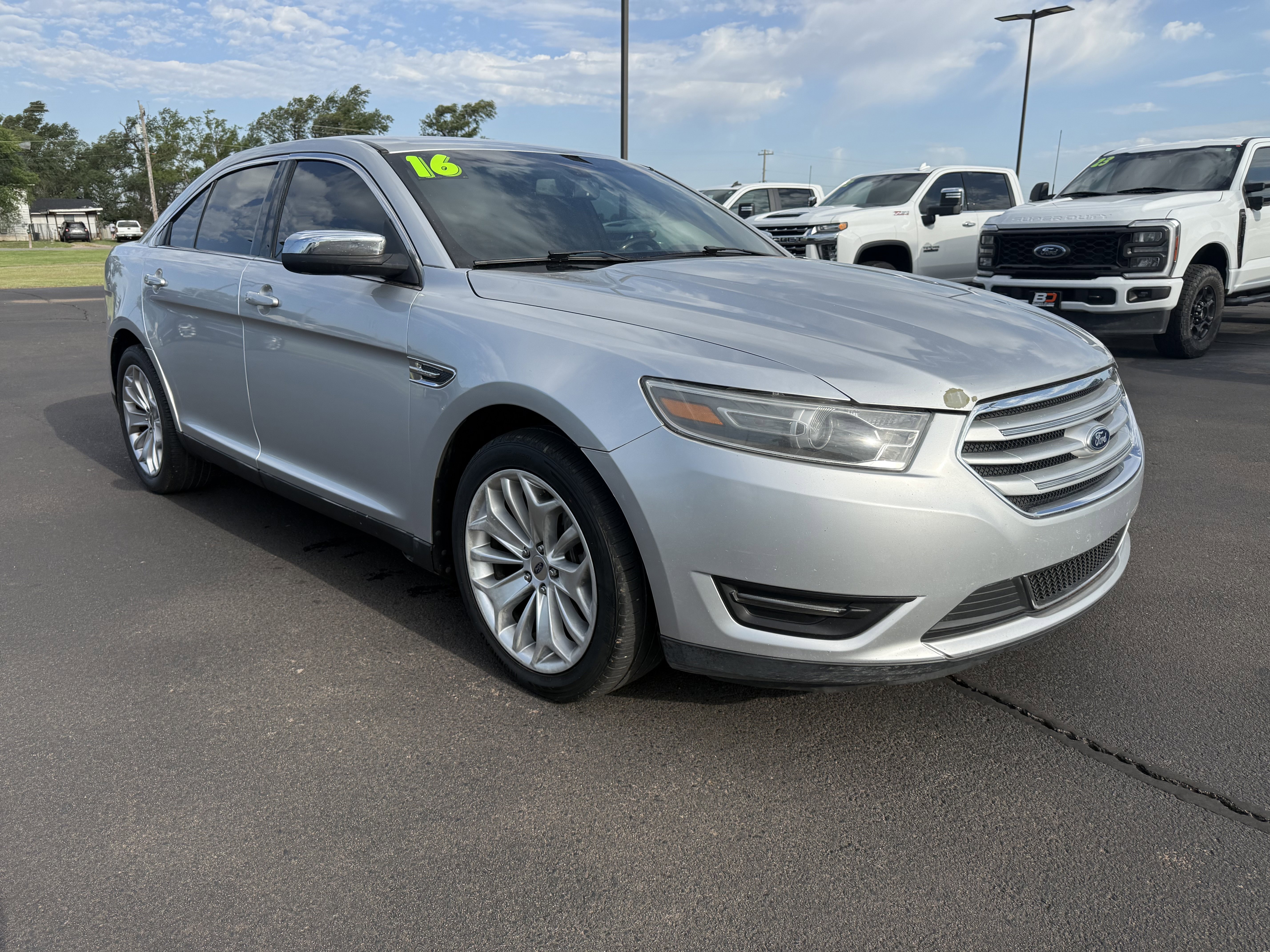 Used 2016 Ford Taurus Limited FWD image 2