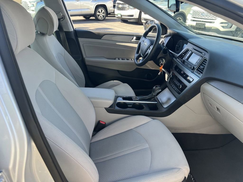 Used 2015 Hyundai Sonata SE w/ Option Group 09 image 12