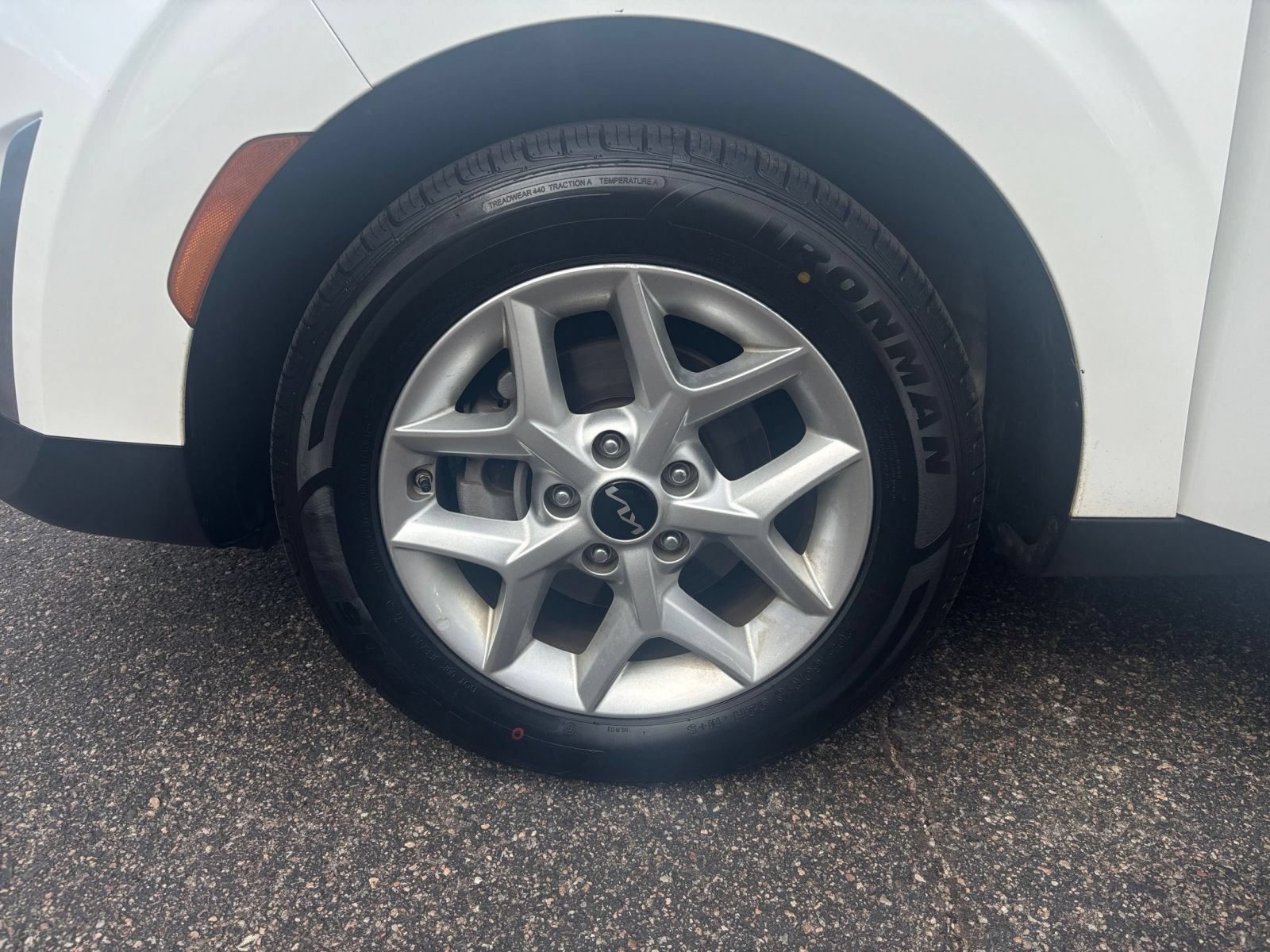 Used 2025 Kia Soul LX w/ LX Technology Package FWD image 26