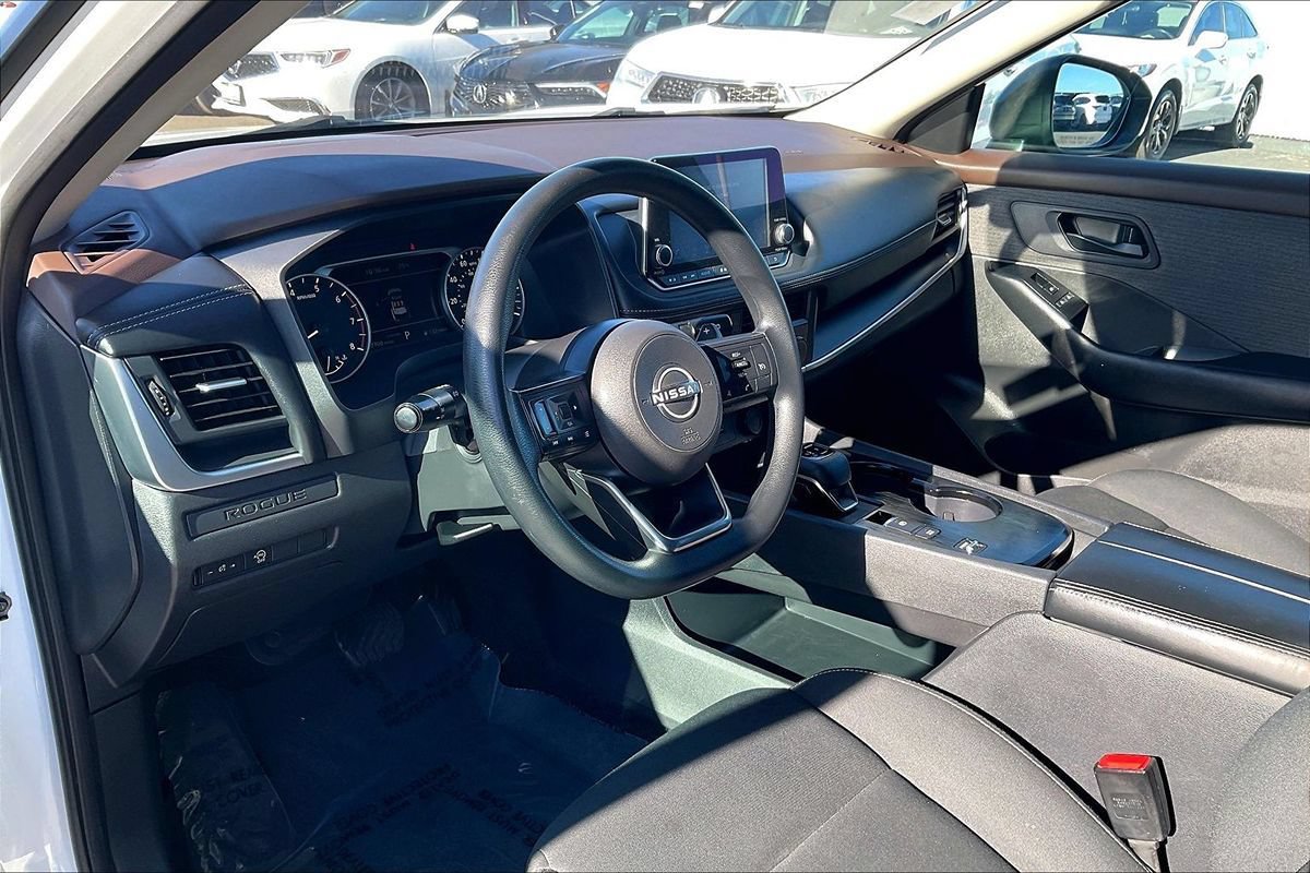Used 2023 Nissan Rogue S FWD image 11