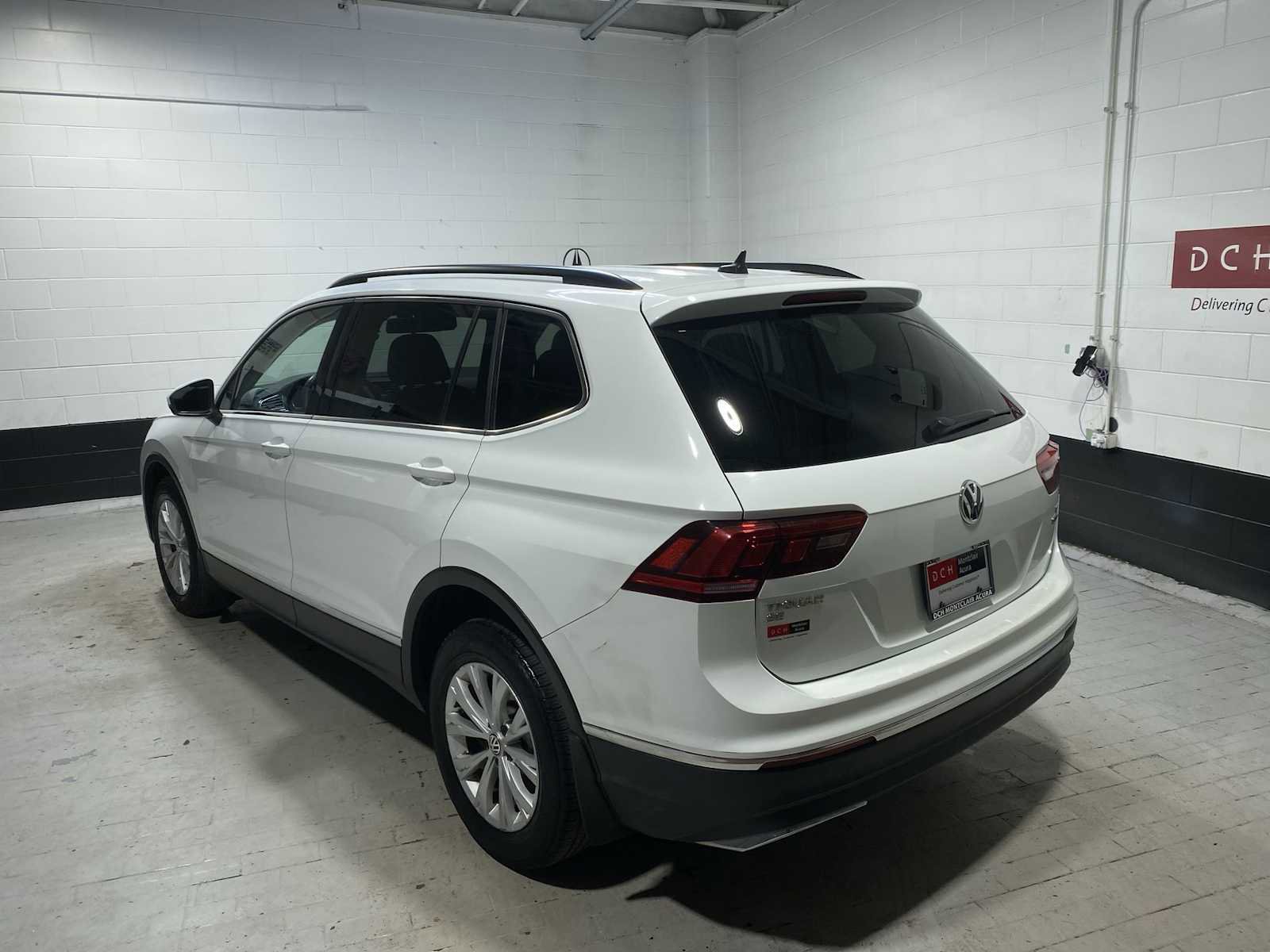Used 2018 Volkswagen Tiguan SE w/ 3rd Row Seat Package image 4