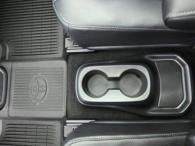 Used 2024 Toyota Highlander Platinum image 31