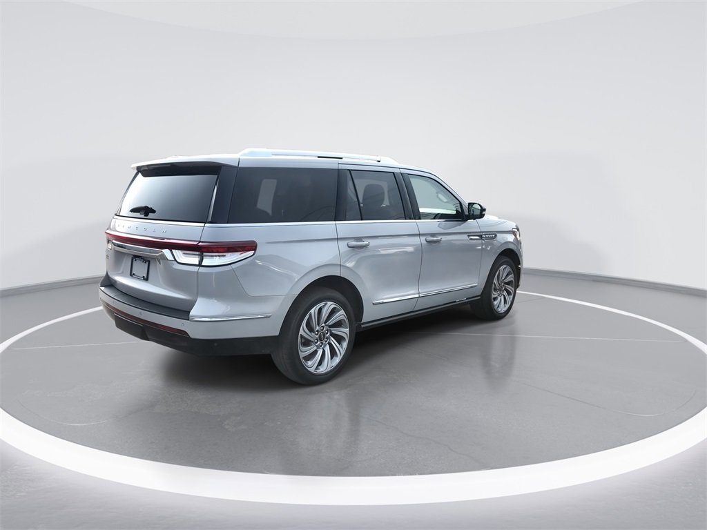 Used 2024 Lincoln Navigator Premiere image 8