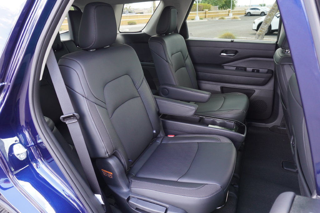 New 2026 Nissan Pathfinder SL w/ SL Premium Package AWD/4WD image 9