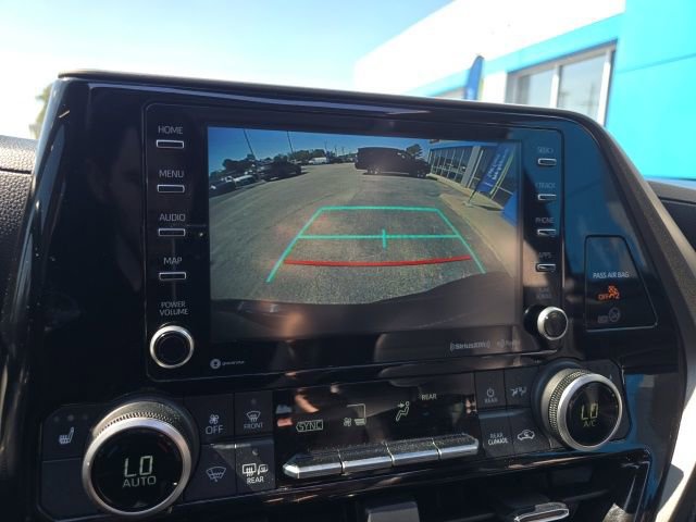 Used 2021 Toyota Highlander XLE FWD image 19