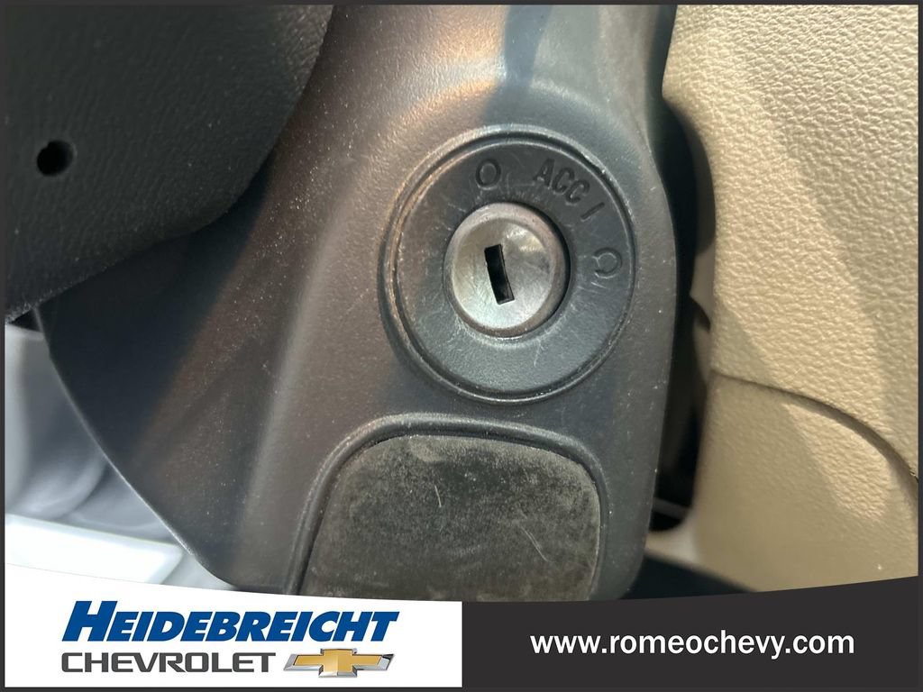 Used 2006 Pontiac Solstice Convertible w/ Premium Package RWD image 25