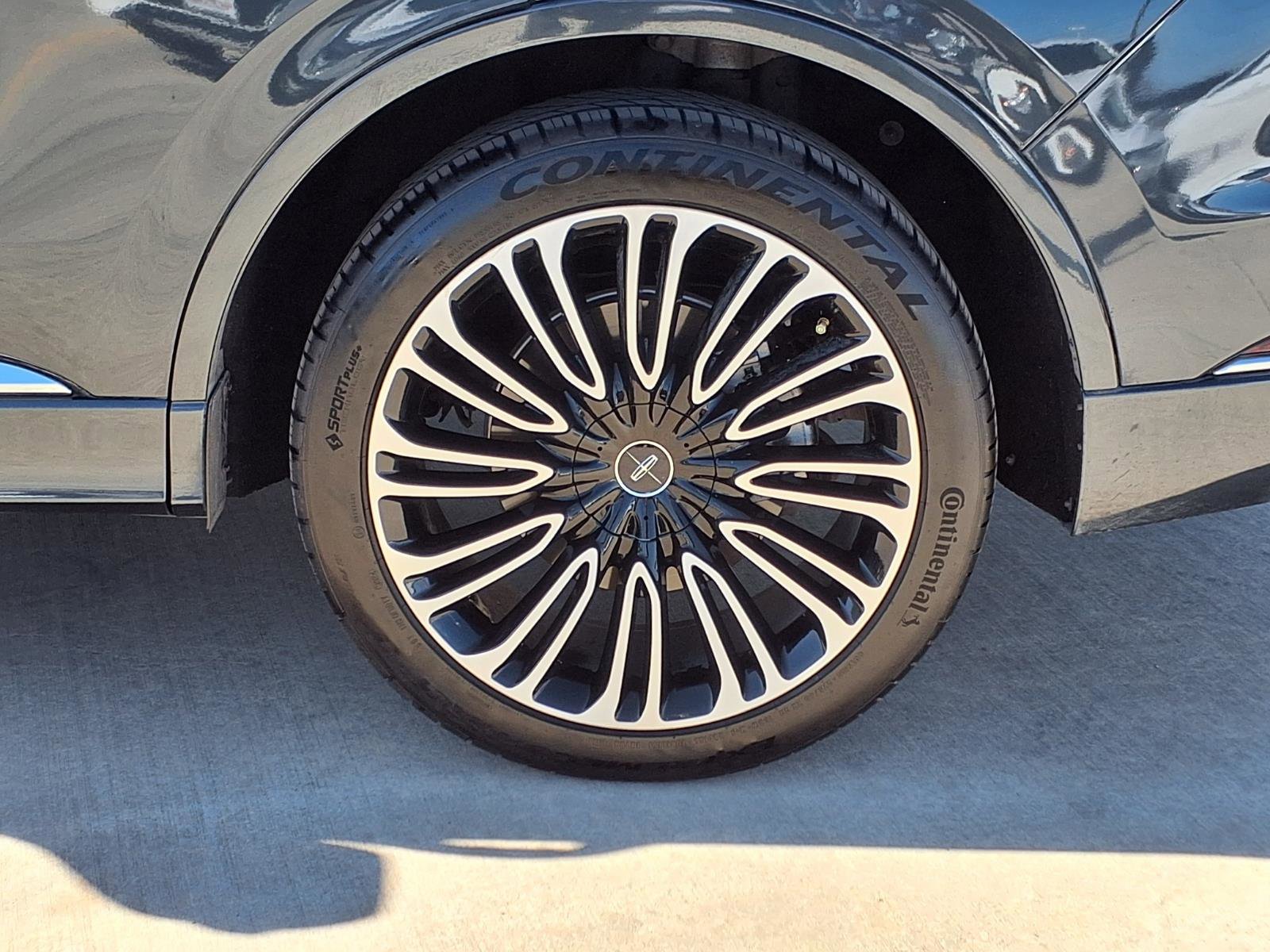 Used 2023 Lincoln Aviator Black Label w/ Class IV Trailer Tow Package AWD/4WD image 9